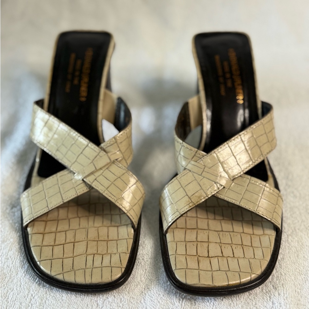 Donald J Pliner Womens Vone Sandal Wooden Heel